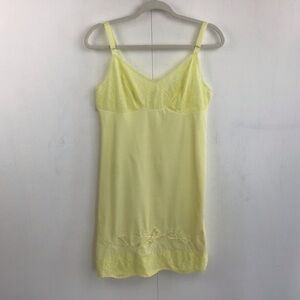 Vintage Van Flower yellow full slip. Small 36